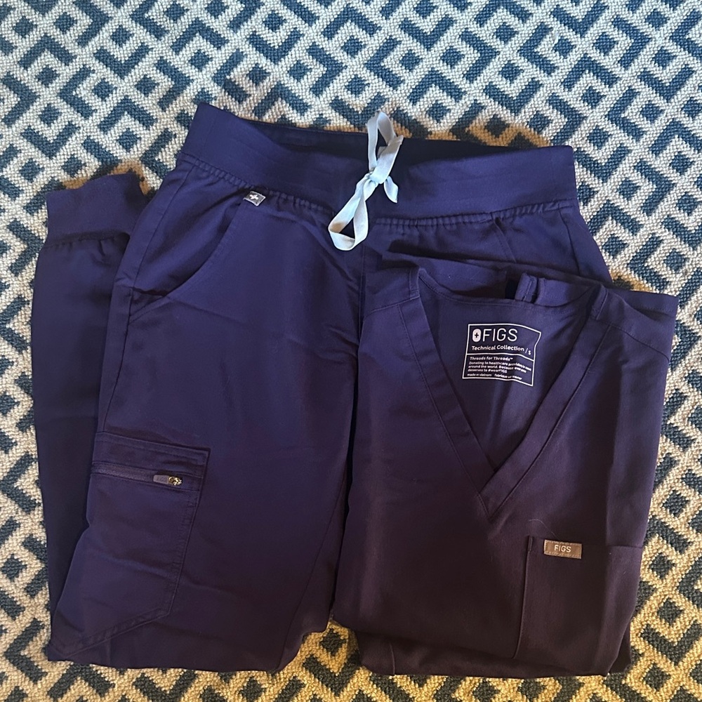 Figs Scrub Set- xs zamora joggers and small Catalina top. Would sell separately.